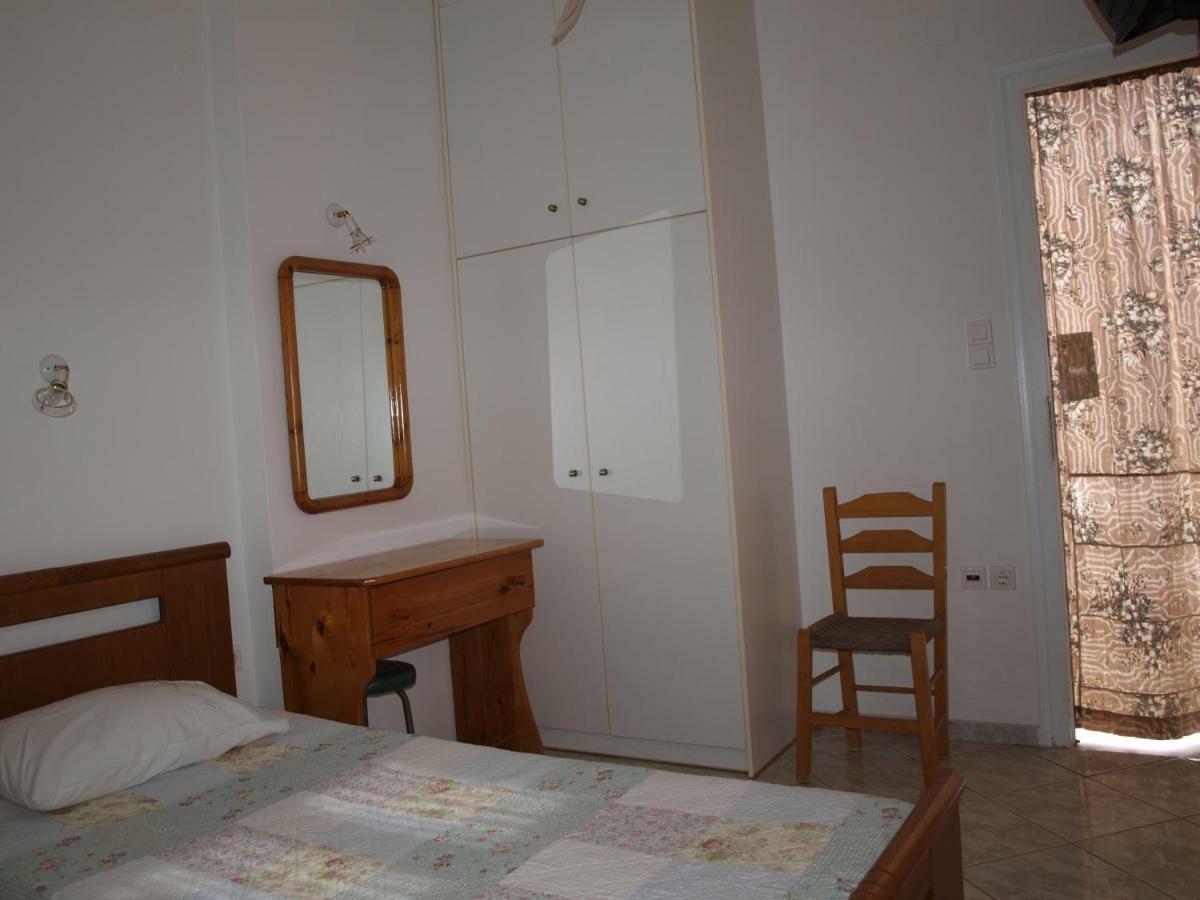 Batika Rooms Artemonas Eksteriør bilde